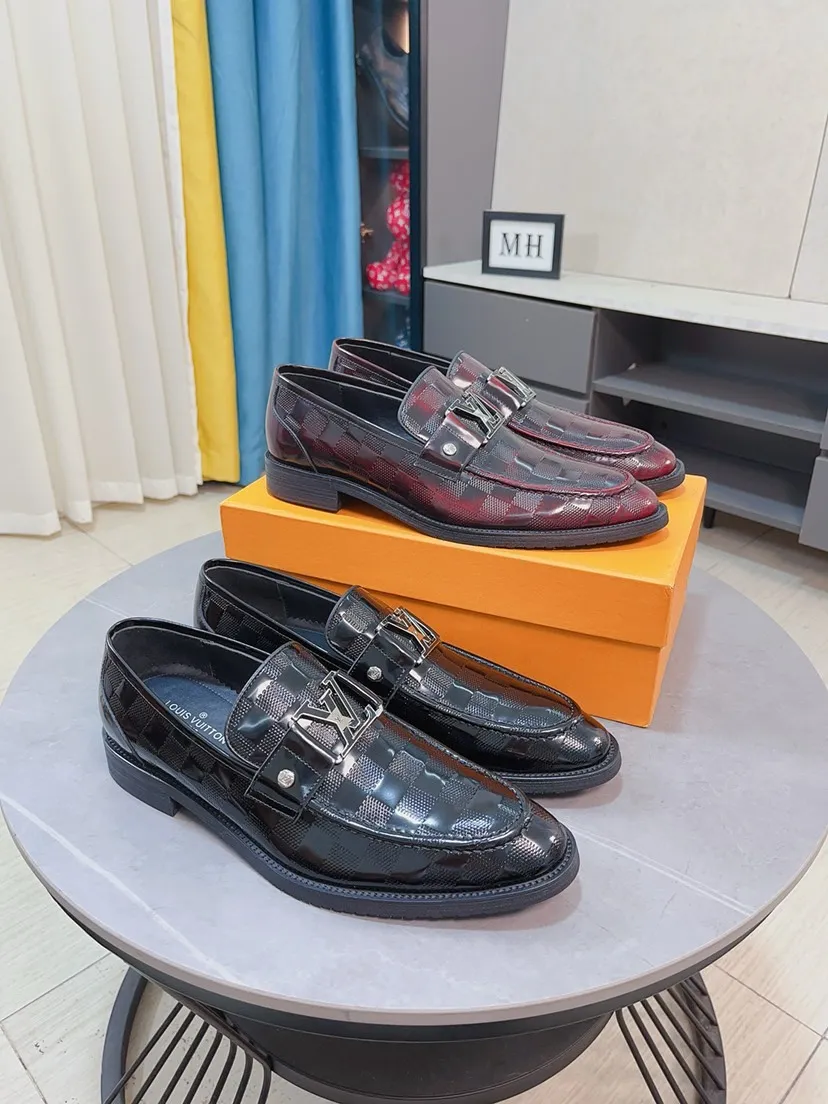 Men's men's shoes💰540🌸🌸Water dyed cowhide 💶[Louis Vuitton (LV)] High-end business formal leather shoes🍀Luxury and elegant style, both practicality and style, professional focus on details and quality, counter original 1⃣️: 1⃣️super accurate reproduction👍🏻! Material: The upper is made of imported original calfskin➕imported Italian cowhide leather. Original anti-slip and wear-resistant outsole! Black, brown and blue are optional. Number of yards: 38--44 (45 customized)